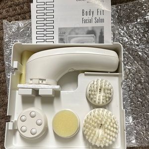 Salton Bodt Fit Facial Salon